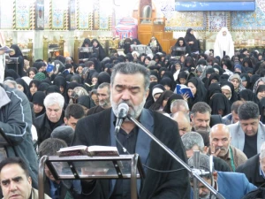 زمزمه دعای کمیل زائران ایرانی در خیمه گاه حسینی
