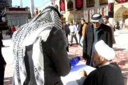 همزمان با ایام فاطمیه؛ 

ایستگاه پاسخ به سؤالات شرعی در صحن‌های حرم امیرالمؤمنین(ع) برپا شد+تصاویر  4