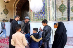 همزمان با ایام فاطمیه؛ 

ایستگاه پاسخ به سؤالات شرعی در صحن‌های حرم امیرالمؤمنین(ع) برپا شد+تصاویر  6