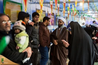 در چهلمین سالگرد پیروزی انقلاب اسلامی ایران صورت پذیرفت:

استقبال راه پیمایان 22 بهمن از نمایشگاه دستاوردهای حوزه حج و زیارت - گزارش تصویری 3
