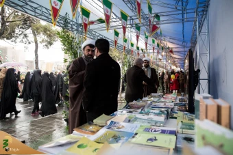 در چهلمین سالگرد پیروزی انقلاب اسلامی ایران صورت پذیرفت:

استقبال راه پیمایان 22 بهمن از نمایشگاه دستاوردهای حوزه حج و زیارت - گزارش تصویری 8