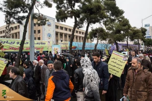 در چهلمین سالگرد پیروزی انقلاب اسلامی ایران صورت پذیرفت:

استقبال راه پیمایان 22 بهمن از نمایشگاه دستاوردهای حوزه حج و زیارت - گزارش تصویری 11