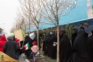 در چهلمین سالگرد پیروزی انقلاب اسلامی ایران صورت پذیرفت:

استقبال راه پیمایان 22 بهمن از نمایشگاه دستاوردهای حوزه حج و زیارت - گزارش تصویری 13