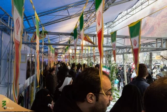 در چهلمین سالگرد پیروزی انقلاب اسلامی ایران صورت پذیرفت:

استقبال راه پیمایان 22 بهمن از نمایشگاه دستاوردهای حوزه حج و زیارت - گزارش تصویری 14