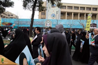 در چهلمین سالگرد پیروزی انقلاب اسلامی ایران صورت پذیرفت:

استقبال راه پیمایان 22 بهمن از نمایشگاه دستاوردهای حوزه حج و زیارت - گزارش تصویری 18