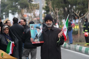 در چهلمین سالگرد پیروزی انقلاب اسلامی ایران صورت پذیرفت:

استقبال راه پیمایان 22 بهمن از نمایشگاه دستاوردهای حوزه حج و زیارت - گزارش تصویری 19