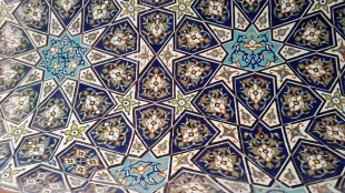 کاشی کاری نفیس و الوان در صحن آزادی حرم رضوی - تصاویر 9