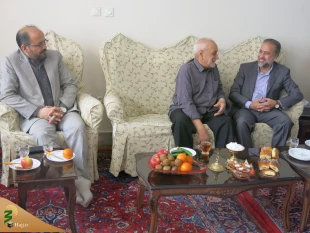 تجلیل از زحمات حاج مصطفی ملکی خادم پیشکسوت زائران ضیوف الرحمان و اعتاب مقدس سوریه و عراق در استان مرکزی 5