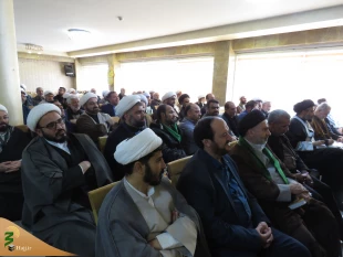 حجت الاسلام و المسلمین نجفی روحانی:

کمترین ثواب زیارت امام حسین(ع)، بخشش گناهان زائر است
 4