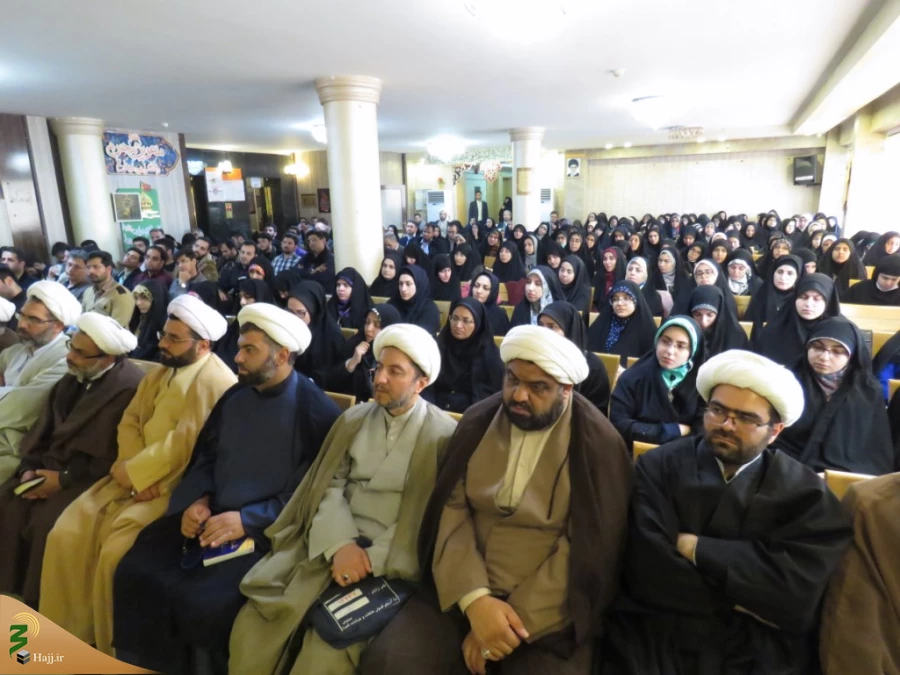 مسئول دفتر نمایندگی بعثه در کربلای معلی:

دانشجویان سفیر امام حسین (ع) در دانشگاه ها باشند
 3