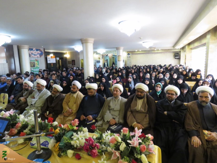 مسئول دفتر نمایندگی بعثه در کربلای معلی:

دانشجویان سفیر امام حسین (ع) در دانشگاه ها باشند
 4