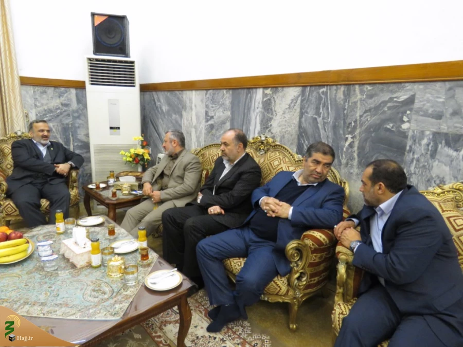 درگفتگوی رئیس سازمان حج و زیارت و سرکنسول گری جمهوری اسلامی یاران در نجف اشرف مطرح شد:
سریال دنباله دار کاروان های آزاد بر در عتبات عالیات 
 2