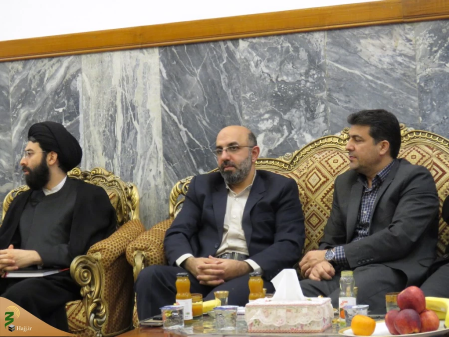 درگفتگوی رئیس سازمان حج و زیارت و سرکنسول گری جمهوری اسلامی یاران در نجف اشرف مطرح شد:
سریال دنباله دار کاروان های آزاد بر در عتبات عالیات 
 7