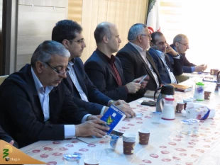 سرکنسول جمهوری اسلامی ایران در کربلا در دیدار با رئیس سازمان حج و زیارت:

سازمان حج وز یارت مانع سوء استفاده از نجابت زائرین امام حسین (ع) شود
 2