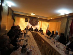 سرکنسول جمهوری اسلامی ایران در کربلا در دیدار با رئیس سازمان حج و زیارت:

سازمان حج وز یارت مانع سوء استفاده از نجابت زائرین امام حسین (ع) شود
 6