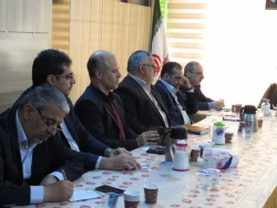 رئیس سازمان حج و زیارت در دیدار با مسئول دفتر نمایندگی بعثه رهبری در عراق:
سازمان حج و زیارت نباید متولی گری را با متصدی گری اشتباه بگیرد
 3