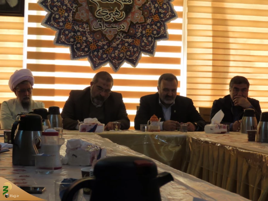 رئیس سازمان حج و زیارت در دیدار با مسئول دفتر نمایندگی بعثه رهبری در عراق:
سازمان حج و زیارت نباید متولی گری را با متصدی گری اشتباه بگیرد
 6