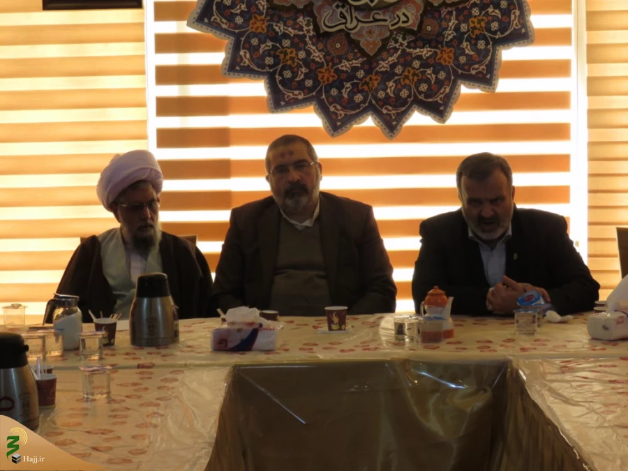 رئیس سازمان حج و زیارت در دیدار با مسئول دفتر نمایندگی بعثه رهبری در عراق:
سازمان حج و زیارت نباید متولی گری را با متصدی گری اشتباه بگیرد 5