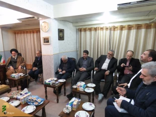 حجت الاسلام و المسلمین علم الهدی:
 بصیرت افزایی بر مبنای سیره اهل بیت (ع) اساس کار فرهنگی بعثه مقام معظم رهبری است.
 3