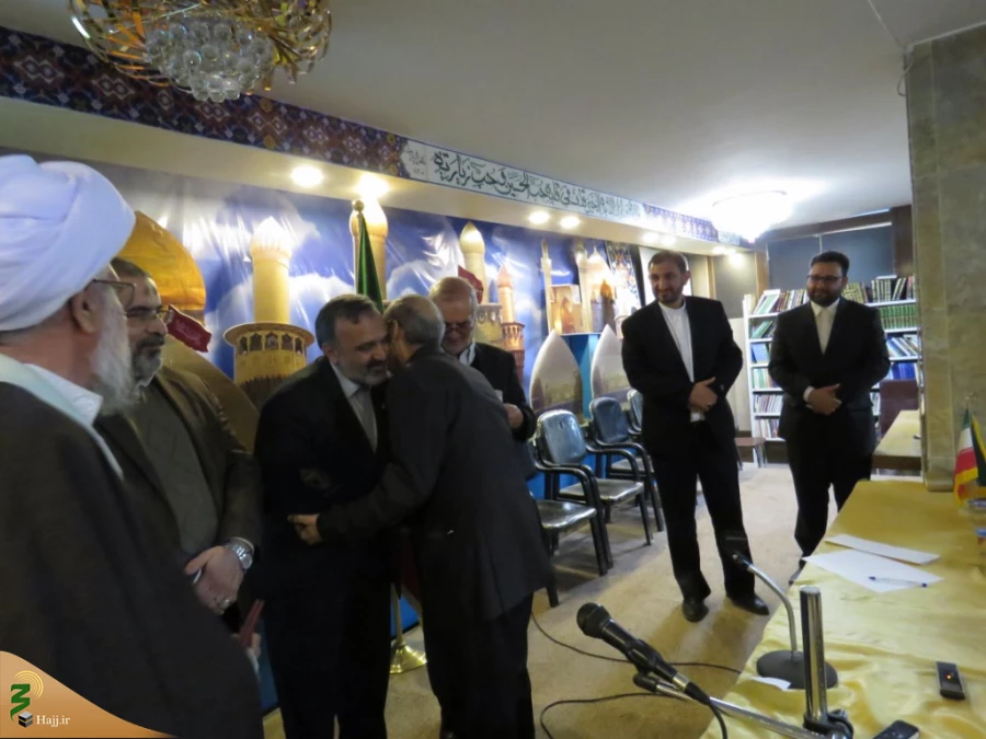 برگزاری مراسم تودیع و معارفه مسئول دفتر نمایندگی حج و زیارت در عراق 12