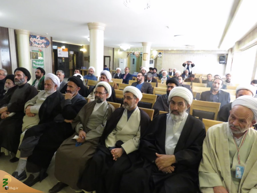 مسئول دفتر نمایندگی  بعثه مقام معظم رهبری:
زیارت امام حسین ضامن بقای دین در عصر تهاجمات فرهنگی است

 2