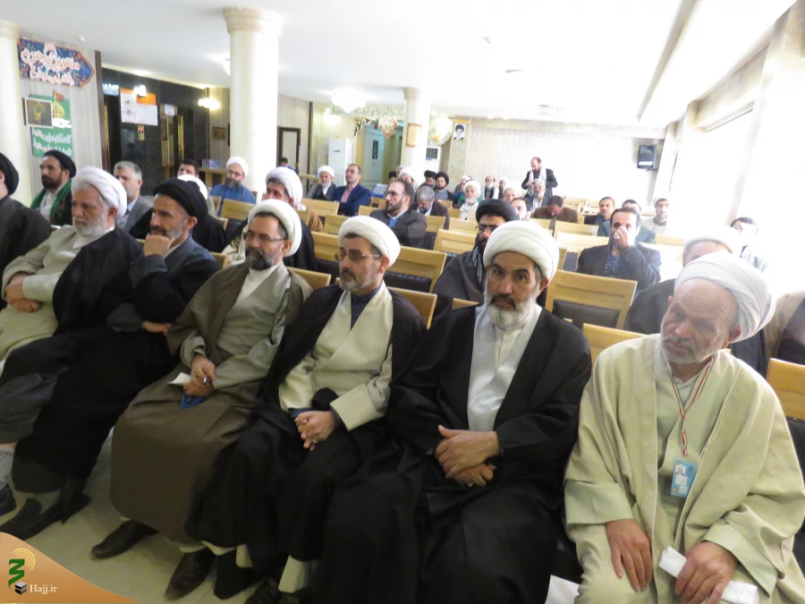 مسئول دفتر نمایندگی  بعثه مقام معظم رهبری:
زیارت امام حسین ضامن بقای دین در عصر تهاجمات فرهنگی است

 2