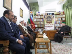 در دیدار رئیس سازمان حج و زیارت با تولیت آستان مقدس حسینی مطرح شد+ گزارش تصویری
سیاست سازمان حج و زیارت توسعه زیرساخت ها و افزایش اعزام زائرین به عتبات عالیات است.
 2