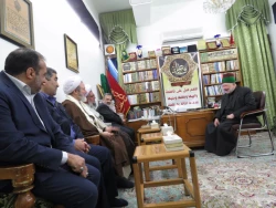 در دیدار رئیس سازمان حج و زیارت با تولیت آستان مقدس حسینی مطرح شد+ گزارش تصویری
سیاست سازمان حج و زیارت توسعه زیرساخت ها و افزایش اعزام زائرین به عتبات عالیات است.
 4