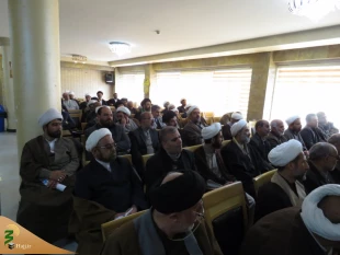 مسئول دفتر نمایندگی بعثه مقام معظم رهبری در عراق:
روحانیون پیش قراولان و خط مقدم نبرد فرهنگی هستند 4