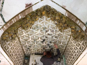 آینه کاری حرم حضرت عباس (ع) رو به تکمیل است
