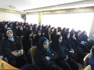 حجت الاسلام و المسلمین هژبری در گردهمائی دانشجویان و دانشگاهیان در کربلای معلی:
رعایت آداب زیارت موجب بهره گیری بیشتر از برکات آن می شود
 2