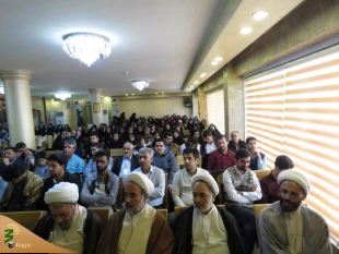 حجت الاسلام و المسلمین هژبری در گردهمائی دانشجویان و دانشگاهیان در کربلای معلی:
رعایت آداب زیارت موجب بهره گیری بیشتر از برکات آن می شود
 2