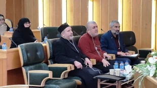 حجت‌الاسلام والمسلمین رئیسی:


سیره امام رضا(ع) الگویی برای تمام ادیان ابراهیمی است
 6