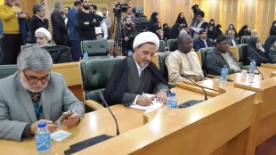 حجت‌الاسلام والمسلمین رئیسی:


سیره امام رضا(ع) الگویی برای تمام ادیان ابراهیمی است
 9