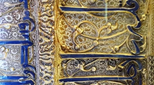 کاشی‌های زرین‌فام، معرّق، معقلی و هفت‌رنگی در حرم مطهر رضوی 13