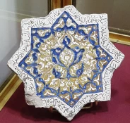 کاشی‌های زرین‌فام، معرّق، معقلی و هفت‌رنگی در حرم مطهر رضوی 18