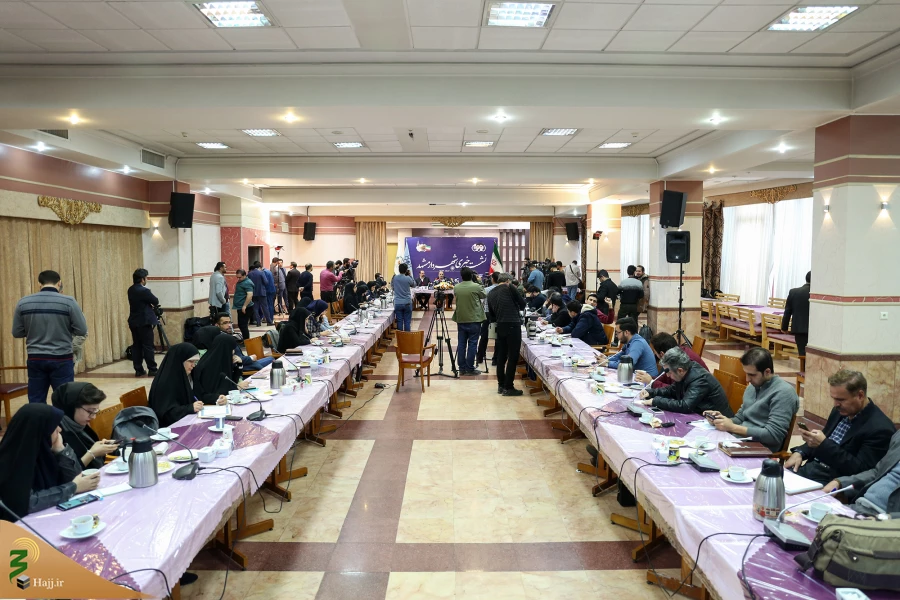 شهردار مشهد در نشست خبری اعلام کرد : 


حدود 5 میلیون زائر خارجی امسال وارد مشهد مقدس شده اند 
 5