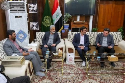 هیئتی از آستان قدس رضوی با تولیت آستان مقدس علوی بحث و گفتگو کرد. 4