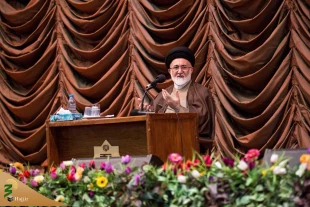 حجت الاسلام و المسلمین قاضی عسکر

بهره‌مندی معنوی هدف اصلی سفرهای زیارتی است 5