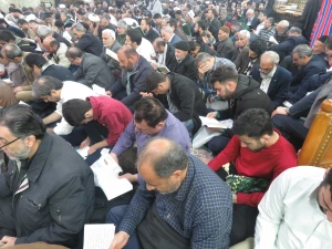 مراسم دعای کمیل زائران ایرانی در خیمه گاه حسینی +گزارش تصویری