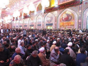 حرم سیدالشهدا سیاه‌پوش عزای حضرت زینب (س) شد