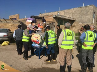 کمک کارکنان حوزه حج و زیارت به سیل زدگان 2