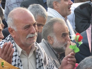 منتظران ظهور حضرت عشق، در صحن بین الحرمین، ندای «این الطالب بدم المقتول بکربلا» سردادند. 2