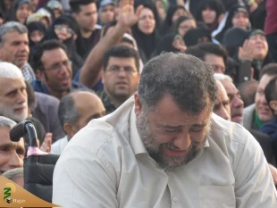 منتظران ظهور حضرت عشق، در صحن بین الحرمین، ندای «این الطالب بدم المقتول بکربلا» سردادند. 3