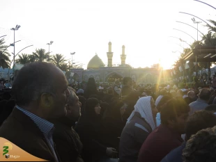 منتظران ظهور حضرت عشق، در صحن بین الحرمین، ندای «این الطالب بدم المقتول بکربلا» سردادند. 6