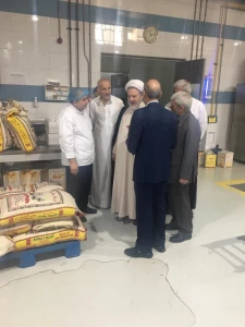بازدید مسئول بعثه مقام معظم رهبری در نجف از آشپزخانه مرکزی این شهر