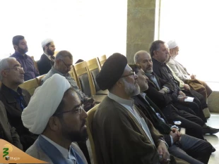 مسئول دفتر نمایندگی بعثه مقام معظم رهبری در عراق:

رسالت روحانیت بیدارسازی و حراست از حریم دین است. 7
