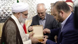توسط آستان قدس رضوی صورت می گیرد: 


افزایش خدمات به زوار عراقی در مشهد 
 8