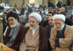 باحضور چهار هزار زائر ایرانی در مسجد سهله ،طنین دلنواز دعای ندبه برگزار شد. 3