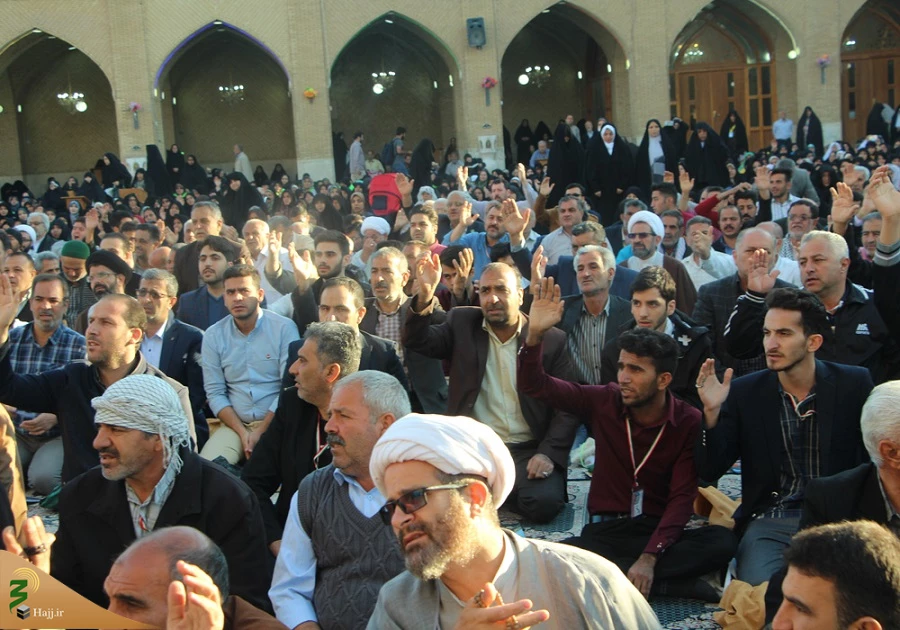 باحضور چهار هزار زائر ایرانی در مسجد سهله ،طنین دلنواز دعای ندبه برگزار شد. 5